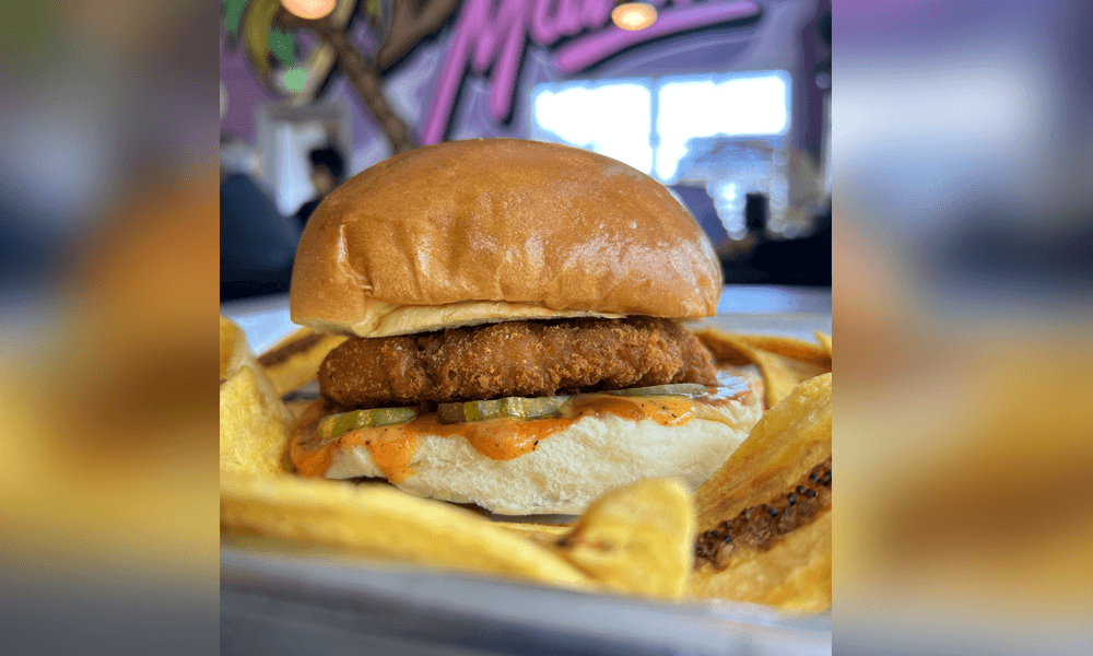 EL PÍO PÍO - CHICKEN SANDWICH